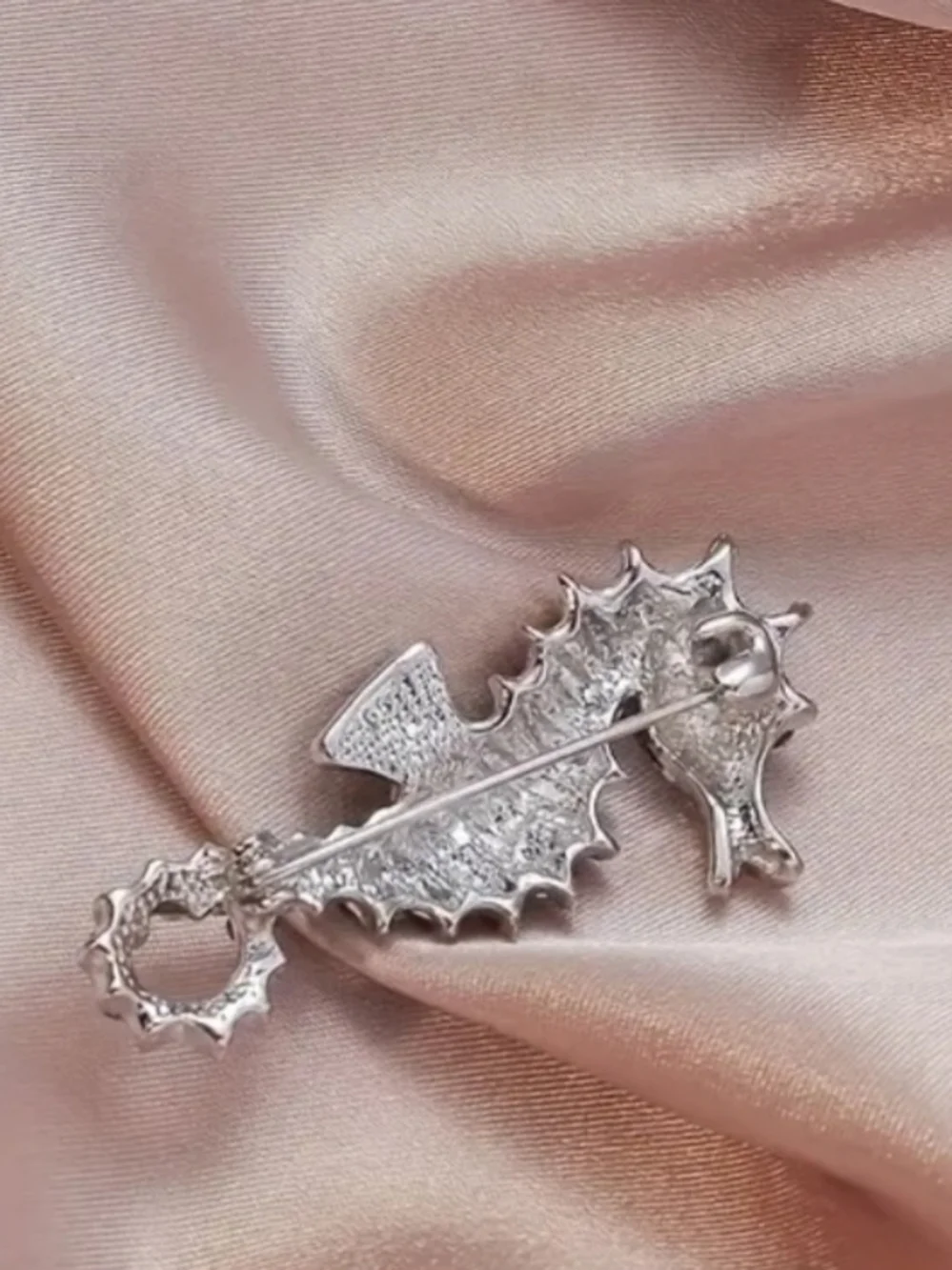 Trendy Blue Multicolor Rhinestone Animal Print Seahorse Brouche NIP.